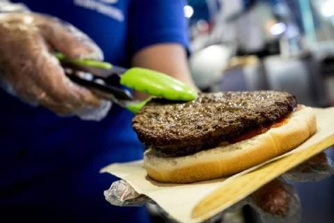MOSCOW, RUSSIA â€“ MAY 17, 2018: Making a burger with a football bun at a Gazprom Neft filling station. Sergei Bobylev TASS  TS0801D8