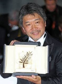 Entertainment Bilder der Woche KW20 Entertainment Bilder des Tages Hirokazu Kore-eda arrives at the award photocall after receiving the Palme d Or prize for the film Shoplifters (Manbiki Kazoku) during the 71st annual Cannes International Film Festival in Cannes, France on May 19, 2018.  PAR20180519057 DAVIDxSILPA
