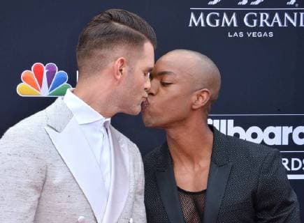 TV personalities AJ Gibson (L) and Emile Ennis Jr. arrive for the 2018 Billboard Music Awards at MGM Grand Garden Arena on May 20, 2018 in Las Vegas, Nevada.  LAV20180520106 JIMxRUYMEN