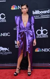 Recording artist Dua Lipa arrives for the 2018 Billboard Music Awards at MGM Grand Garden Arena on May 20, 2018 in Las Vegas, Nevada.  LAV20180520125 JIMxRUYMEN