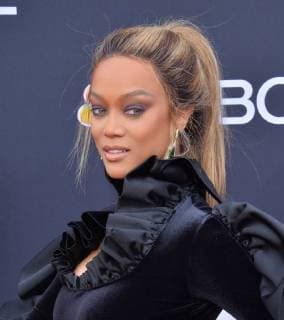 Entertainment Bilder des Tages TV personality Tyra Banks arrives for the 2018 Billboard Music Awards at MGM Grand Garden Arena on May 20, 2018 in Las Vegas, Nevada.  LAV20180520165 JIMxRUYMEN