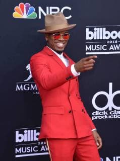 Entertainment Bilder des Tages Recording artist Ne-Yo arrives for the 2018 Billboard Music Awards at MGM Grand Garden Arena on May 20, 2018 in Las Vegas, Nevada.  LAV20180520319 JIMxRUYMEN