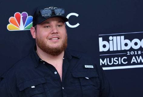Recording artist Luke Combs arrives for the 2018 Billboard Music Awards at MGM Grand Garden Arena on May 20, 2018 in Las Vegas, Nevada.  LAV20180520333 JIMxRUYMEN