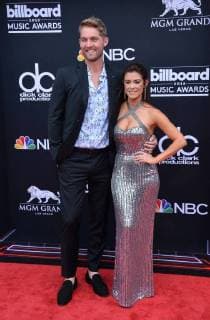 Recording artist Brett Young (L) and Taylor Mills arrive for the 2018 Billboard Music Awards at MGM Grand Garden Arena on May 20, 2018 in Las Vegas, Nevada.  LAV20180520343 JIMxRUYMEN