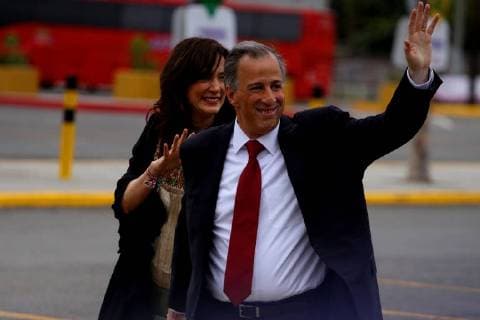 Mexican officialist candidate, Jose Antonio Meade (R), arrives for the second presidential debate with his wife Juana Cuevas (L), in Tijuana, Baja California, Mexico, 20 May 2018. Mexican presidential candidates arrive for second debate in Baja California !ACHTUNG: NUR REDAKTIONELLE NUTZUNG!  Copyright: xAlejandroxZepedax TIJ04 20180521-636624749818550917