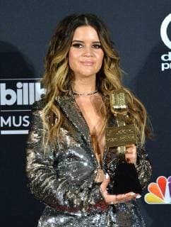 Entertainment Bilder der Woche KW20 Entertainment Bilder des Tages Recording artist Maren Morris appears backstage after winning the Top Country Female Artist award during the 2018 Billboard Music Awards at MGM Grand Garden Arena on May 20, 2018 in Las Vegas, Nevada.  LAV20180520387 JIMxRUYMEN