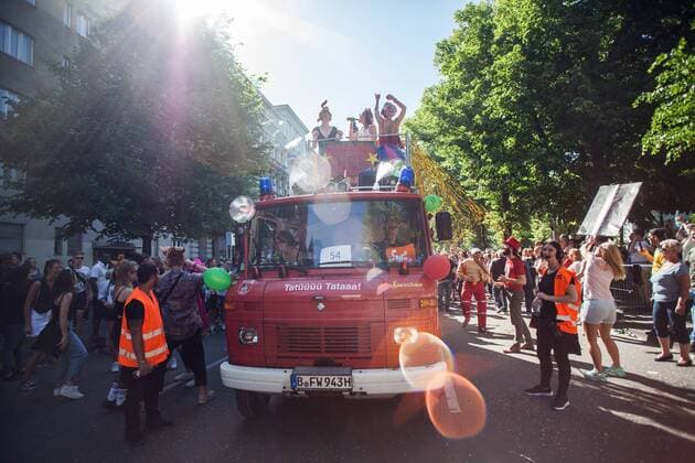- Karneval der Kulturen Berlin 2018 - 20 05 2018 - Germany Berlin Berlin - Spectators and performers at the annual Karneval der Kulturen (carnival of cultures) parade in Berlin.  SimonxBeckerx xLexPictorium LePictorium_0181350
