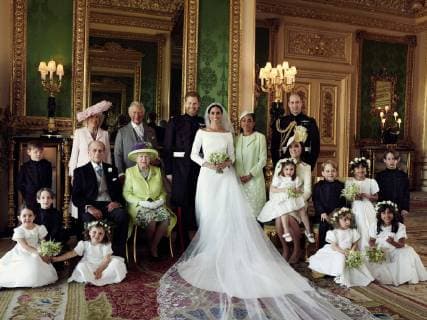 Mariage de Meghan Markle et du Prince Harry: Photo officielle des maries. Marriage of Meghan Markle and Prince Harry: Official picture of the married one 226759 2018-05-19 Windsor Royaume Uni Duchesse Camilla de Cornouailles - Parker-Bowles (Angleterre); Prince Charles de Galles (Angleterre); Prince Harry de Galles (Angleterre); Prince William Duc de Cambridge (Angleterre); Reine Elizabeth Elisabeth II de Windsor (Angleterre); Prince Philip duc d Edimbourg (Angleterre); Prince George Alexander Louis de Cambridge (Angleterre); Princesse Charlotte Elizabeth Diana de Cambridge (Angleterre); Markle, Meghan; Ragland, Doria  Copyright: xKensingtonxPalacex xStarfacex STAR_226759_001