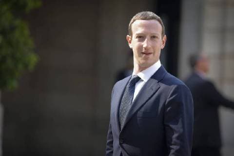 Entertainment Bilder der Woche KW21 Entertainment Bilder des Tages Mark Zuckerberg im Elysee-Palast Mark ZUCKERBERG (PDG de Facebook) NEWS : Les grands patrons de la high tech recus a l Elysee - Paris - 23 05 2018 StephenCaillet Panoramic 