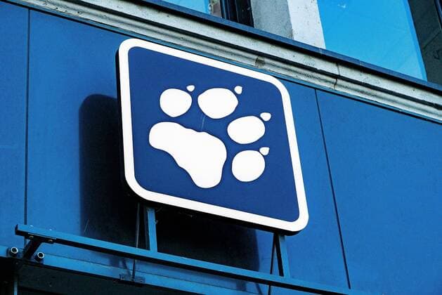 Jack Wolfskin Paw Lettering Lable Logo at the Hamburg Store Shop Logo Lable Logo Hamburg Hamburg Germany City Center City