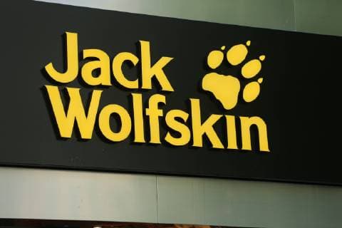 May 22, 2018 - Munich, Bavaria, Germany - The logo of Jack Wolfskin is seen in the Munich pedestrian zone. Munich Germany  - ZUMAn230 20180522_zaa_n230_1190 Copyright: xAlexanderxPohlx