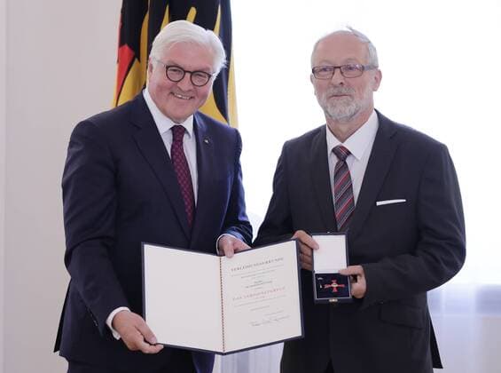 Federal President Frank Walter Steinmeier Dr Martin Böttger Zwickau Germany Berlin Bellevue Palace Federal President Steinmeier honors committed Democrats with the Order of Merit 22 05 2018