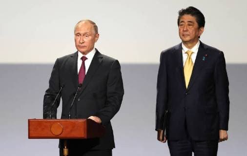MOSCOW, RUSSIA â€“ MAY 26, 2018: Russia s President Vladimir Putin (L) and Japan s Prime Minister Shinzo Abe at a concert marking the start of the Russia-Japan Year of Culture at the Bolshoi Theatre. Sergei Savostyanov TASS  TS0817B9