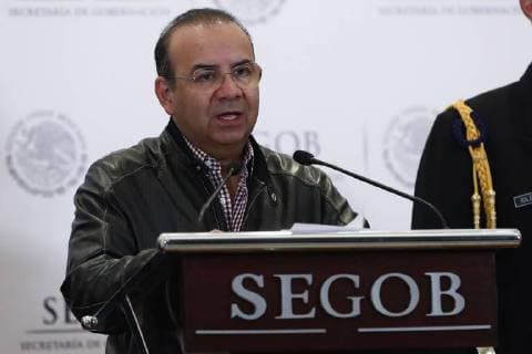 May 27, 2018 - EUM20180527NAC02.JPG.CIUDAD DE MEXICO. JusticeJusticia-Segob.- En conferencia de prensa, Alfonso Navarrete Prida, secretario de Gobernacion, informa junto a representantes de la Secretaria Marina, el Ejercito Nacional y la Policia Federal, de la detencion de Rosalinda N , esposa de Nemesio Oseguera El Mencho , lider del cartel de Jalisco Nueva Generacion (CJNG). La presunta encargada de administrar los recursos financieros de este grupo delictivo, fue detenida este sabado por elementos de la Marina por contar con una orden de aprehension en su contra. Foto: Agencia EL UNIVERSALYadin XolalpaEELG  - ZUMAu78_ 20180527_zaf_u78_524 Copyright: xElxUniversalx