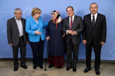 Commemorative ceremony on the occasion of the 25th anniversary of the Solingen fire attack 29 05 2018 v. Durmus Genc Federal Chancellor Angela Merkel Mevlüde Genc Minister President Armin Laschet and the Turkish Foreign Minister Mevlüt Cavusoglu on the occasion of the 25th anniversary of the arson attack of Solingen on 29 05 2018 at the State Chancellery Nordrhein Westfalen Düsseldorf NRW Germany State Chancellery
