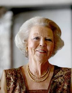 30-05-2018 Amsterdam Princess Beatrix during the award ceremony of the silver carnation ( zilveren anjers) of the Prince Bernard culturefoundation at the royal palace in Amsterdam. The silver carnation is annually awarded to individuals who voluntarily worked for culture and nature conservation.  Copyright: xPPEx