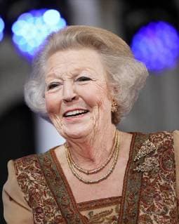 30-05-2018 Amsterdam Princess Beatrix during the award ceremony of the silver carnation ( zilveren anjers) of the Prince Bernard culturefoundation at the royal palace in Amsterdam. The silver carnation is annually awarded to individuals who voluntarily worked for culture and nature conservation.  Copyright: xPPEx