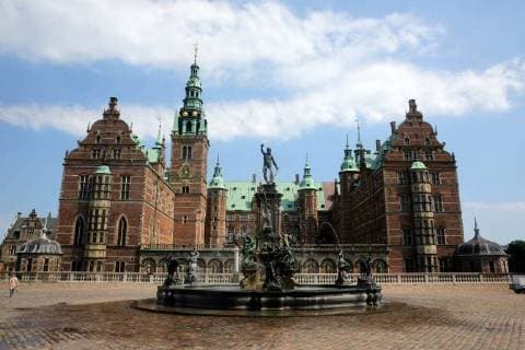 31-05-2018 National History Museum at Frederiksborg Castle in Hillerod, Denmark. On the occasion of Crown Prince, the museum organizes an exhibition in the Knights Hall. The exhibition tells about the Crown Prince s existence and duties. This is evidenced by seeing how the role of prince and follower has been in history earlier. At the exhibition you can follow the life of the Crown Prince with topics such as baby baptism, military service, weddings, personal interests, expeditions and more. The exhibition is being built with large tableauer, where you will be able to relive the Crown Prince couple s engagement and weddings .  Copyright: xxPPE Hildebrandtx