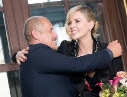 Vienna 31 05 2018 Tiergarten Schoenbrunn Vienna AUT Life Ball Crystal of Hope Presentation of the Award Gery Keszler and Charlize Theron during the award ceremony of the Crystal Ball at the Tiergarten Schoenbrunn in Vienna Austria on 2018 05 31  EX_GRU