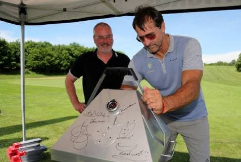 12 Thuringian Charity Open Mühlberg 01 06 2018 Mühlberg 12 Thuringian Charity Open in the picture Lars Riedel signs a barbecue by Thüros