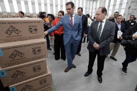 June 1 2018 EUM20180601POL04 JPG CITY OF MEXICO ElectionsElecciones Boletas Lorenzo Cordova and Marco Antonio Banos president and counselor of the National Electoral Institute respectively supervise and show the media the winery where the ballots are distributed to different parts of the country this June 1, 2018 Photo Agency THE UNIVERSALLuis CortesEELG  - ZUMAu78_ 20180601_zaf_u78_515 Copyright: xElxUniversalx