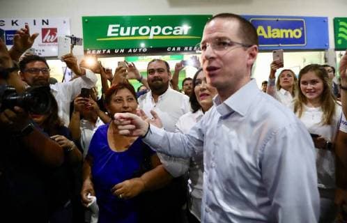 June 1 2018 EUM20180601POL19 JPG CITY OF CARMEN Camp ElectionsElecciones Anaya The candidate for the Presidency of the Republic of the Coalition Por Mexico to the Frente Ricardo Anaya Cortes this June 1, 2018 upon arrival at the International Airport of this city to carry out its proselytizing activities for the entity Photo Agency EL UNIVERSALAriel OjedaMAR  - ZUMAu78_ 20180601_zaf_u78_553 Copyright: xElxUniversalx