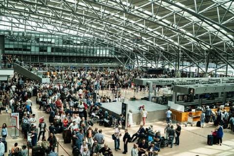 News Themen der Woche KW22 News Bilder des Tages Passagiere wurden aufgefordert, das Termina zu verlassen;Hamburger Fughafen wegen Stromausfall gesperrt, Hamburg Hamburg Deutschland *** Passagiere were asked to leave the terminal Hamburg Airport blocked due to power failure Hamburg Hamburg Germany