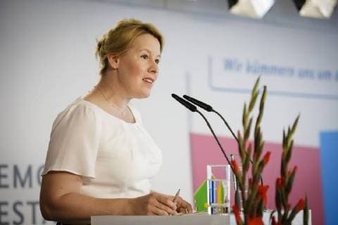 Federal Minister of Family Affairs Franziska Giffey SPD gives a speech during the award ceremony DemografieGestalter 2018 öÄÃ¬ The Mehrgenerationenhauspreis 04 06 2018 Berlin Berlin Germany Copyright: xIngaxKjerx