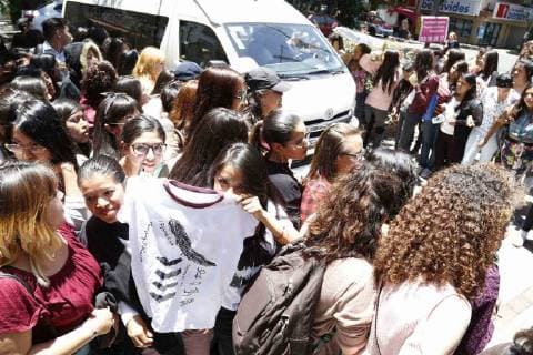 June 4, 2018 - EUM20180604ESP06.JPG.CIUDAD DE MEXICO. MusicMusica-Liam Payne.- Fanaticas de Liam Payne se reunen frente a las oficinas de Universal Music, en donde esperan verlo. El cantante britanico ofrece una conferencia de prensa como parte de la promocion de su sencillo Familiar , este 4 de 2018. Foto: Agencia EL UNIVERSALAgustin SalinasEELG - ZUMAu78_ 20180604_zaf_u78_522 Copyright: xElxUniversalx