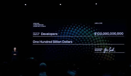 News Themen der Woche KW23 News Bilder des Tages (180605) -- SAN JOSE, June 5, 2018 () -- Apple CEO Tim Cook takes the stage during Apple s Worldwide Developer Conference (WWDC) at the San Jose Convention Center in San Jose, California, the United States, June 4, 2018. ()(gj) US-SAN JOSE-APPLE-WWDC Xinhua 