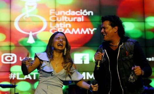 Entertainment Bilder des Tages Colombian singer Carlos Vives (R) sings with winner of the Carlos Vives grant, Nicolle Horbath (L), in Bogota, Colombia, 05 June 2018. The Latin Grammy Cultural Foundation granted the Carlos Vives grant for new talents to young Nicolle Horbath, who will study composition at Berklee. Young Colombian singer receives Carlos Vives grant !ACHTUNG: NUR REDAKTIONELLE NUTZUNG!  Copyright: xMauricioxDuenasxCastanedax BOG02 20180605-636638274540030206