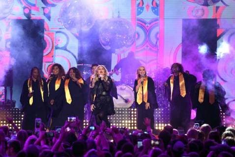 June 6, 2018 - Nashville, TN, U.S. - 06 June 2018 - Nashville, Tennessee - Kelly Clarkson. 2018 CMT Music Awards held at Bridgestone Arena. Photo Credit: Laura Farr AdMedia Nashville U.S. - ZUMAa123 20180606_zaa_a123_392 Copyright: xLauraxFarrAdmediax