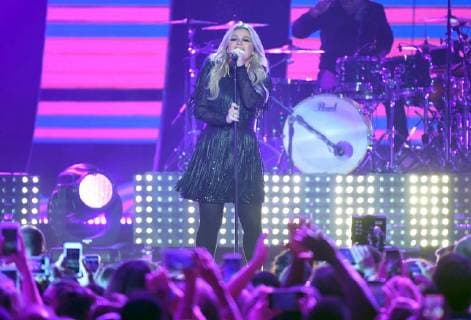 June 6, 2018 - Nashville, TN, U.S. - 06 June 2018 - Nashville, Tennessee - Kelly Clarkson. 2018 CMT Music Awards held at Bridgestone Arena. Photo Credit: Laura Farr AdMedia Nashville U.S. - ZUMAa123 20180606_zaa_a123_401 Copyright: xLauraxFarrAdmediax