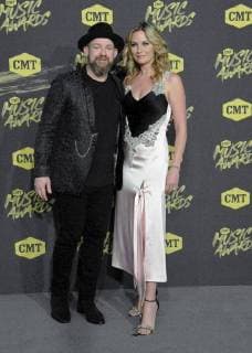 June 6, 2018 - Nashville, TN, U.S. - 06 June 2018 - Nashville, Tennessee - Kristian Bush, Jennifer Nettles, Sugarland. 2018 CMT Music Awards held at Bridgestone Arena. Photo Credit: Laura Farr AdMedia Nashville U.S. - ZUMAa123 20180606_zaa_a123_441 Copyright: xLauraxFarrAdmediax