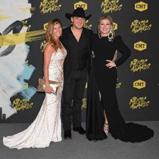 June 6, 2018 - Nashville, TN, U.S. - 06 June 2018 - Nashville, Tennessee - Kelly Clarkson. 2018 CMT Music Awards held at Bridgestone Arena. Photo Credit: Laura Farr AdMedia Nashville U.S. - ZUMAa123 20180606_zaa_a123_455 Copyright: xLauraxFarrAdmediax