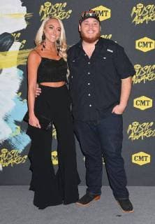June 6, 2018 - Nashville, TN, U.S. - 06 June 2018 - Nashville, Tennessee - Luke Combs, Nicole Hocking. 2018 CMT Music Awards held at Bridgestone Arena. Photo Credit: Laura Farr AdMedia Nashville U.S. - ZUMAa123 20180606_zaa_a123_480 Copyright: xLauraxFarrAdmediax