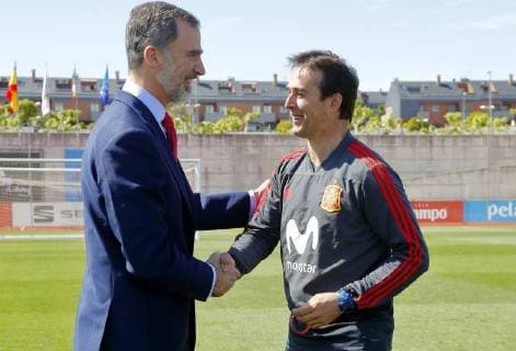 June 7 2018 Madrid Spain King Felipe VI of Spain meets with Spain Football at the City of Soccer in Las Rozas as they prepare for the World Cup in Russia King Felipe VI visits the National Team in Las Rozas before leaving for the World Cup in Russia Julen Lopetegui coach of Spain