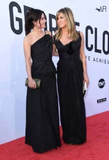 AFI s 46th Life Achievement Award rend hommage a George Clooney. 07 June 2018 - Hollywood, California - Courtney Cox, Jennifer Aniston . American Film Institute s 46th Life Achievement Award Gala Tribute to George Clooney held at Dolby Theater. Photo Credit: Birdie Thompson AdMedia 227250 2018-06-07 CA Hollywood Etats-Unis  Copyright: xBirdiexThompson AdMediax STAR_227250_044
