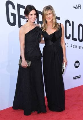 AFI s 46th Life Achievement Award rend hommage a George Clooney. 07 June 2018 - Hollywood, California - Courtney Cox, Jennifer Aniston . American Film Institute s 46th Life Achievement Award Gala Tribute to George Clooney held at Dolby Theater. Photo Credit: Birdie Thompson AdMedia 227250 2018-06-07 CA Hollywood Etats-Unis  Copyright: xBirdiexThompson AdMediax STAR_227250_045