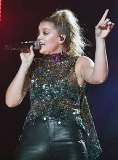 June 7, 2018 - Nashville, Tennessee, U.S. - 07 June 2018 - Nashville, Tennessee - Lauren Alaina. 2018 CMA Music Festival Nightly Concert held at Nissan Stadium. Photo Credit: AdMedia Nashville U.S. - ZUMAa123 20180607_zaa_a123_411 Copyright: xLauraxFarrx