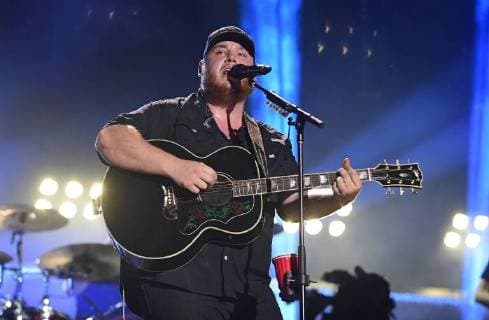 June 8, 2018 - Nashville, Tennessee, U.S. - 08 June 2018 - Nashville, Tennessee - Luke Combs. 2018 CMA Fest Nightly Concert held at Nissan Stadium. Photo Credit: AdMedia Nashville U.S. - ZUMAa123 20180608_zaa_a123_442 Copyright: xLauraxFarrx
