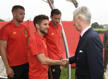 Belgium s Dries Mertens and King Philippe - Filip of Belgium pictured during a visit of the King to a training session of the Belgian national soccer team Red Devils, Saturday 09 June 2018, in Tubize. The Red Devils started their preparations for the upcoming FIFA World Cup 2018 in Russia.  POOLxPHILIPPExCROCHET 05361513
