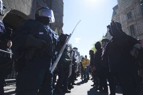 June 9, 2018 - Quebec City, Ontario, Canada - Masked protesters and riot police face off each other during a rally to protest the G7 summit in Quebec City, Canada on 9 June 2018. During the last day of the G7 summit that is happening in La Malbaie, Quebec, protesters came on to the streets to protest the summit in Quebec City. Quebec City Canada  - ZUMAn230 20180609_zaa_n230_1061 Copyright: xArindamxShivaanix