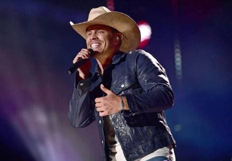 June 9, 2018 - Nashville, Tennessee, U.S. - 09 June 2018 - Nashville, Tennessee - Dustin Lynch. 2018 CMA Music Fest Nightly Concert held at Nissan Stadium. Photo Credit: AdMedia Nashville U.S. - ZUMAa123 20180609_zaa_a123_244 Copyright: xLauraxFarrx