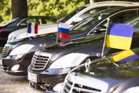 Die Wagen der Aussenminister von Frankreich Jean-Yves Le Drian, von Russland Sergej Lawrow und der Ukraine Pawlo Klimkinin waehrend eines Treffens in Normandie Format in der Villa Borsig in Berlin am 11. Juni 2018. Treffen in Normandie Format ueber Ukraine in Berlin *** The cars of the foreign ministers of France Jean Yves Le Drian of Russia Sergey Lavrov and Ukraine Pavlo Klimkinin during a meeting in Normandy Format at Villa Borsig in Berlin on 11 June 2018 Meeting in Normandy format about Ukraine in Berlin