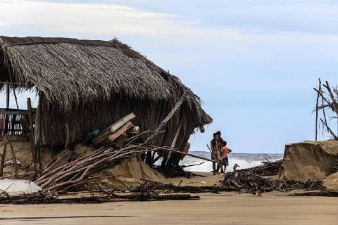 General view of the damage left by Hurricane Bud on the shores of the port of Acapulco, Mexico, 11 June 2018. Hurricane Bud remains in category 3 with winds of 195 kilometers and gusts of 240 kilometers per hour that keeps under surveillance the coasts of several Mexican states of the Pacific, reported today the National Meteorological Service (SMN). Hurricane Bud remains in category 3 and affects Mexican coasts !ACHTUNG: NUR REDAKTIONELLE NUTZUNG!  Copyright: xDavidxGuzmanx MEX63 20180612-636643717763952656