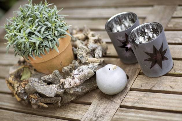 Tischdekoration auf einem Gartentisch, Deutschland decoration on garden table, Germany BLWS483966 Copyright: xblickwinkel R.xSchoenenbergx
