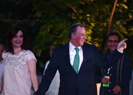 The candidate for the Mexican Presidency, the official Jose Antonio Meade (R), greets accompanied by his wife Juana Cuevas (L), upon his arrival to the third and last presidential debate, in the city of Merida, Yucatan state, Mexico, 12 June 2018. The candidates Lopez Obrador, Ricardo Anaya, Jose Antonio Meade and Jaime Rodriguez Calderon are currently facing their last debate, which will have as its central theme Economy and development and will be divided into three blocks: Economic Growth, Poverty and Inequality; Education Science and Technology; Health, Sustainable Development and Climate Change. The elections will take place on 01 July. Third presidential debate in Merida, Mexico !ACHTUNG: NUR REDAKTIONELLE NUTZUNG! Copyright: xCUAUHTEMOCxMORENOx MER02 20180613-636644699465679730