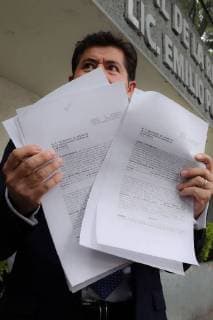 June 12, 2018 - EUM20180612POL01.JPG.CIUDAD DE MEXICO Politics Politica-PAN.- 12 de junio de 2018. El vocero de la bancada del PAN en la Camara de Diputados, Jorge Lopez Martin, acude a la Oficialia de Partes de la PGR para presentar una denuncia contra Andres Manuel Lopez Obrador, candidato presidencial de la alianza Juntos Haremos Historia, por presunto financiamiento ilicito y a Jose Antonio Meade Kuribrena, aspirante presidencial de la coalicion Todos por Mexico, por encubrimiento en los casos Odebrecht y el desvio de recursos a empresas fantasma. Foto: Agencia EL UNIVERSAL Juan Carlos Reyes Garcia EVZ  - ZUMAu78_ 20180612_zaf_u78_563 Copyright: xJuancarlosreyesgx
