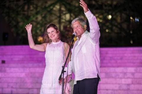 June 12, 2018 - EUM20180612POL05.JPG.MERIDA, Yuc.- Election Elecciones-2018.- El candidato de la coalicion Juntos Haremos Historia, Andres Manuel Lopez Obrador, acompanado de su esposa Beatriz Gutierrez Müller, a su llegada al Gran Museo del Mundo Maya, donde se llevara el tercer y ultimo debate presidencial, este martes 12 de junio de 2018. Foto: Agencia EL UNIVERSAL German Espinosa RCC.  - ZUMAu78_ 20180612_zaf_u78_604 Copyright: xGermanxEluniversalx
